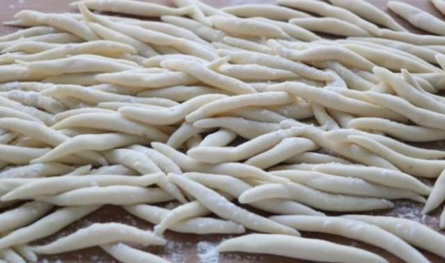  面粉|马铃薯也能做成面？没错哦，这样做出来的马铃薯小面很好吃