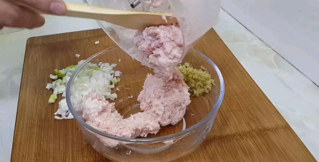 丸子|到吃萝卜的时候,我教你怎么做萝卜肉丸它们味道鲜美,但不油炸你吃得越多,它们就越香