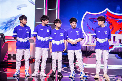 队员|王者荣耀:猫神矫情的“小丑”,地球离开谁都转!林教练我挺你