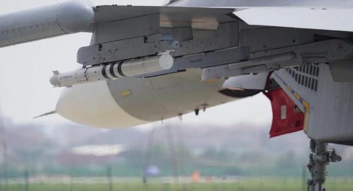  发动机|浙东某机场，数十架战机利剑出鞘，歼10苏30高强度跨昼夜出击