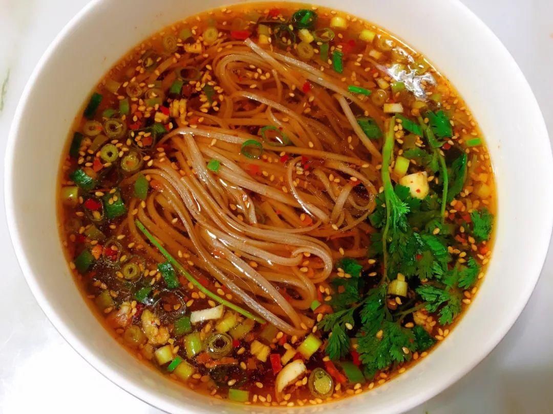 汤面|10分钟酸汤面，饿了随时来一碗