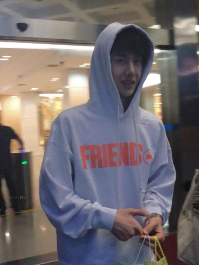  爱豆|每日爱豆 王一博 叫我酷盖 摩托车才是我的老婆