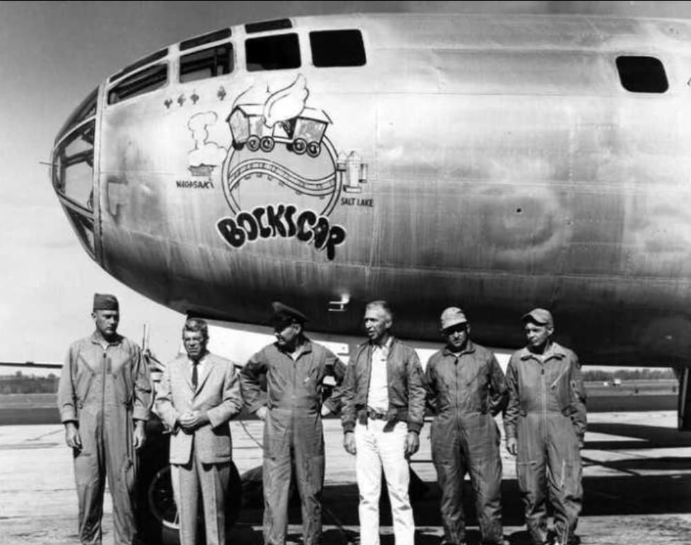 美军|当年投放原子弹时，43秒就爆炸，美军轰炸机是如何逃生的？