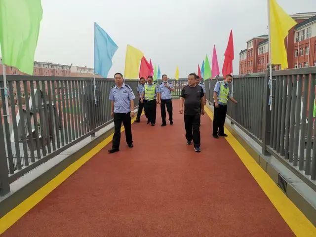  暑期|关注暑期交通安全 | 小城里第一座过街天桥……确保学生交通安全