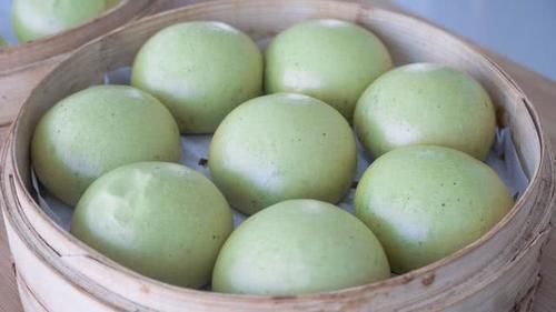 面食|黄瓜不要凉拌了,加1碗面粉,两手一搓做成面食,柔软劲道,过瘾