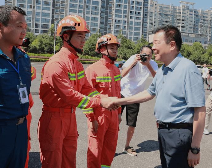 抗洪抢险救|陈飞副省长看望慰问抗洪抢险消防救援队伍