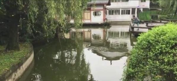  吊带|女子穿吊带睡衣人间蒸发，所有监控不见行踪，抽空河水仍未见到人