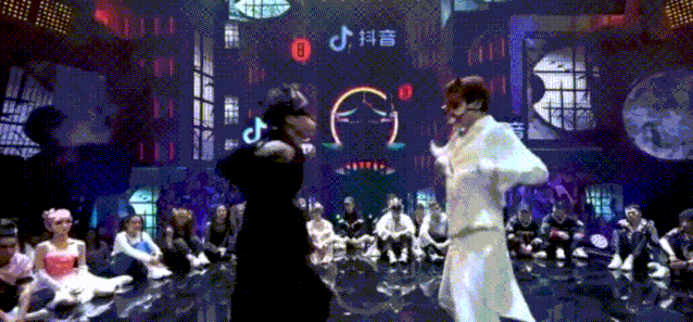  糖果炮弹|《蒙面舞王》强强对决，“调皮蛋”守擂成功！