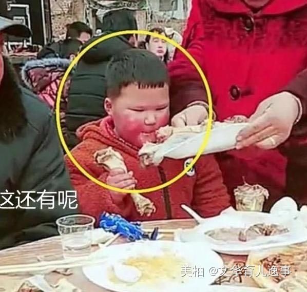 酒席|农村奶奶酒席为孩子抢猪蹄，同桌人：下次单独给你俩办一桌