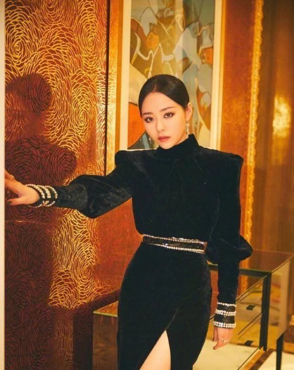  亮相|张靓颖突破亮相说唱综艺，被赞衣品大变好看，素颜也美丽