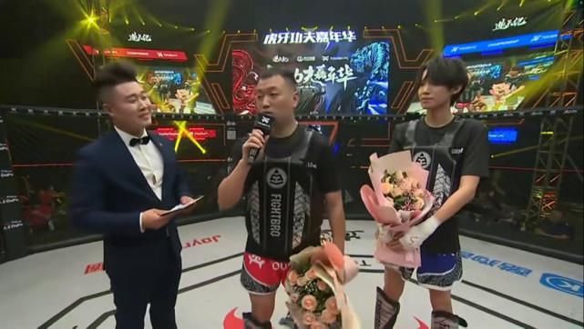  药水|药水哥展示真男人一面，壁咚暴扣哥，还耍了一套还我屁屁拳