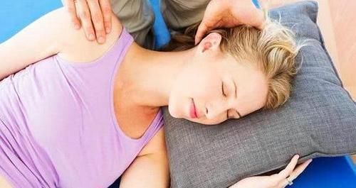  孕妈|孕期一定要左侧睡？睡不对宝宝会“抗议”，孕妈要重视