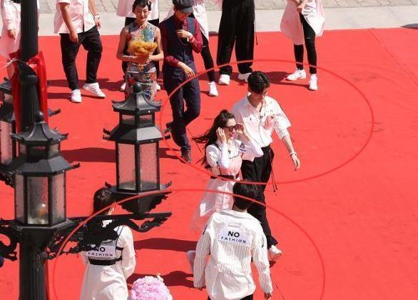  baby|张翰参加《奔跑吧》却被认成黄晓明, 和baby同框照引热议