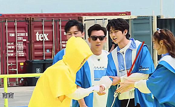  嘉宾|《奔跑吧》周震南出场，谁注意到baby的举动，难怪大家都喜欢她