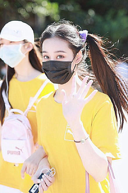  如今|徐艺洋未能出道又怎样，如今双马尾造型录综艺，少女感满满