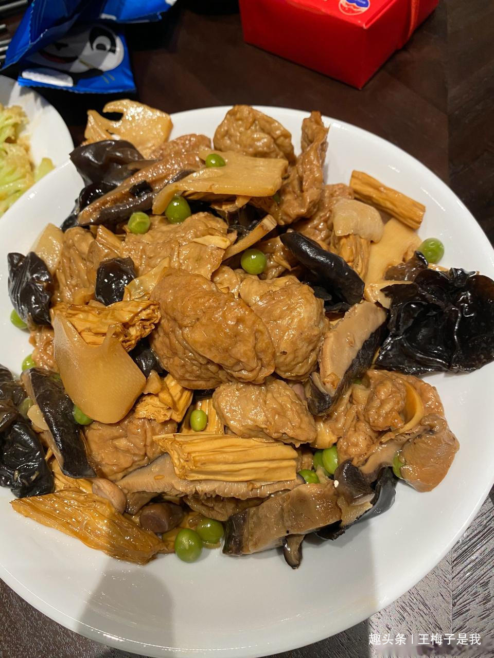 岳云鹏|岳云鹏午餐,3万点赞,和我们老百姓吃一样,本以为每天山珍海味