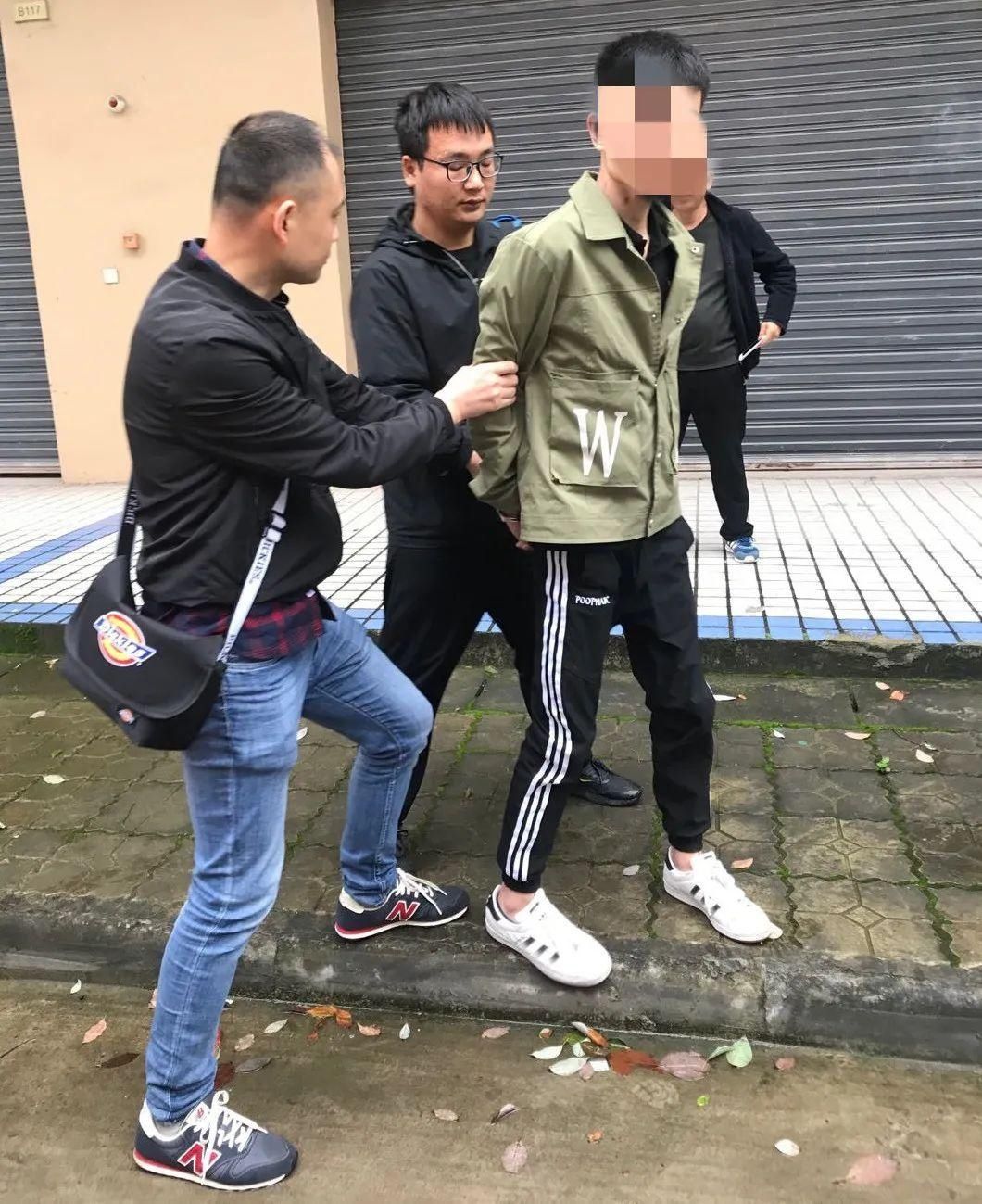 诈骗|快捷酒店内架设网络通信设备为境外诈骗分子服务,四男子被南充警方抓现行!