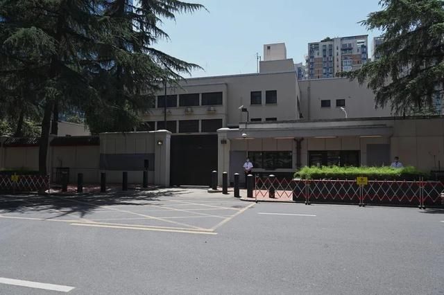  推门|美驻成都总领馆关闭后，“门都没锁推门就进”