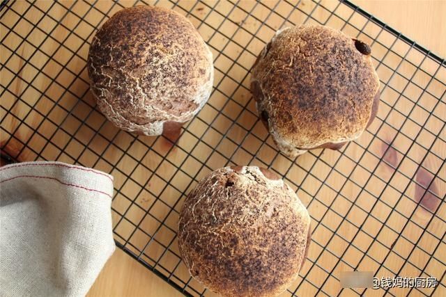  面包店|面包店每天售罄的蘑菇包，酥脆松软、2个管饱，自己做也简单