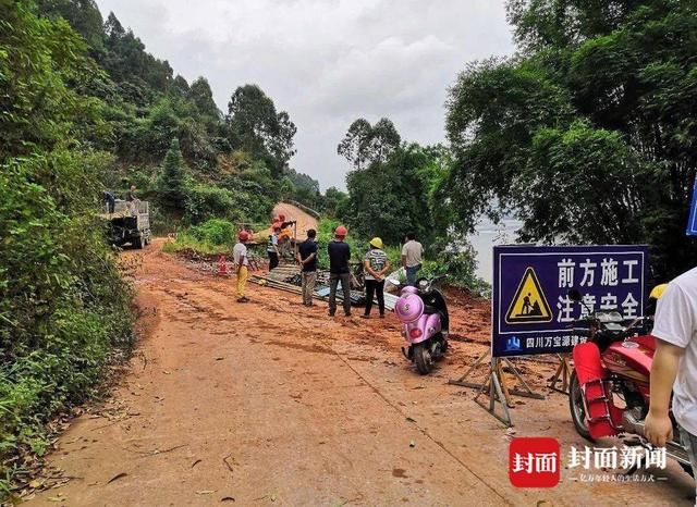 中断|四川乐山荔枝湾一道路滑坡中断 现已抢通便道