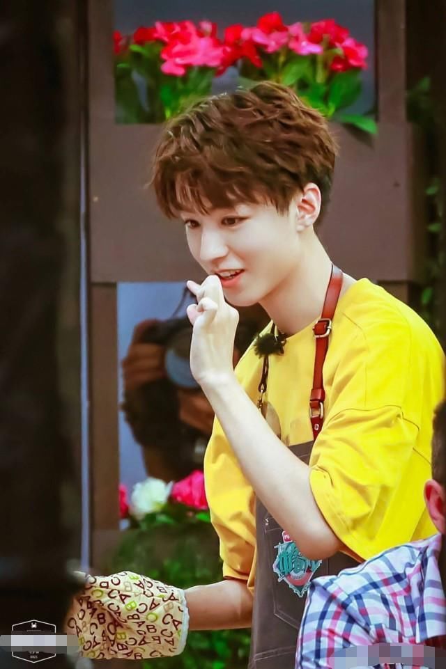  嘉宾|《中餐厅》嘉宾爆料：张亮做饭难吃，明星真人很普通，人均消费1700？