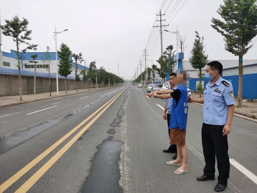  路上|上班路上开车打电话致同事被撞伤，警方却发现肇事男子昨天就已辞职，一查竟是蹲守一晚的蓄意报复