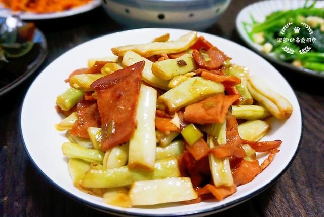  蒿子秆|一家三口的晚餐，四菜一汤，虽然素了点，但好吃有营养，全家都爱