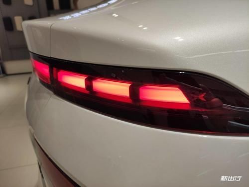 新能源汽车|买一辆概念车是什么感觉小鹏P7简单上手体验