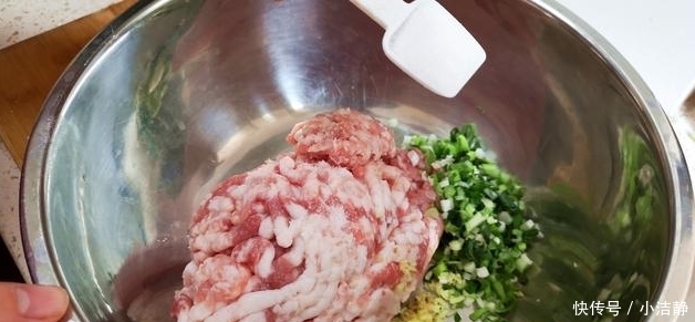  凉拌|茄子我家最爱这样吃，不用蒸，不用炒，不凉拌，隔三差五不吃就馋