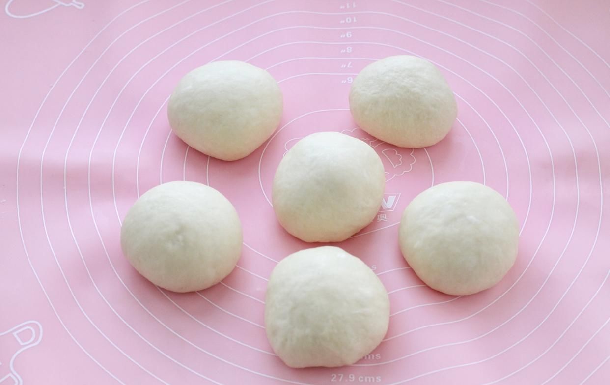 面包|吃腻了甜面包换个口味,加点葱花和肉松,还没出炉就已经香飘满屋