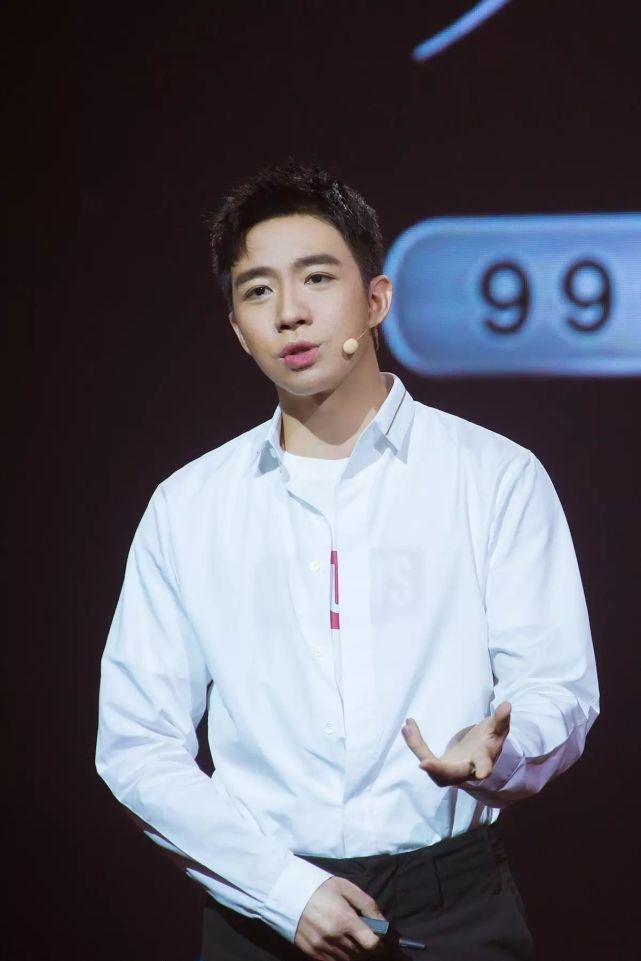  天天兄弟|当年拿着银行卡磕头跪谢汪涵，离开《天天向上》的小五，现在过得怎样呢？