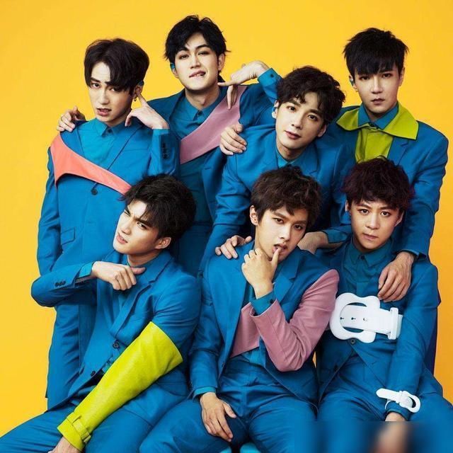  不少|被称扶弟魔的女团！火少和R1SE粉丝互撕，D7被河妹粉丝称软饭男？