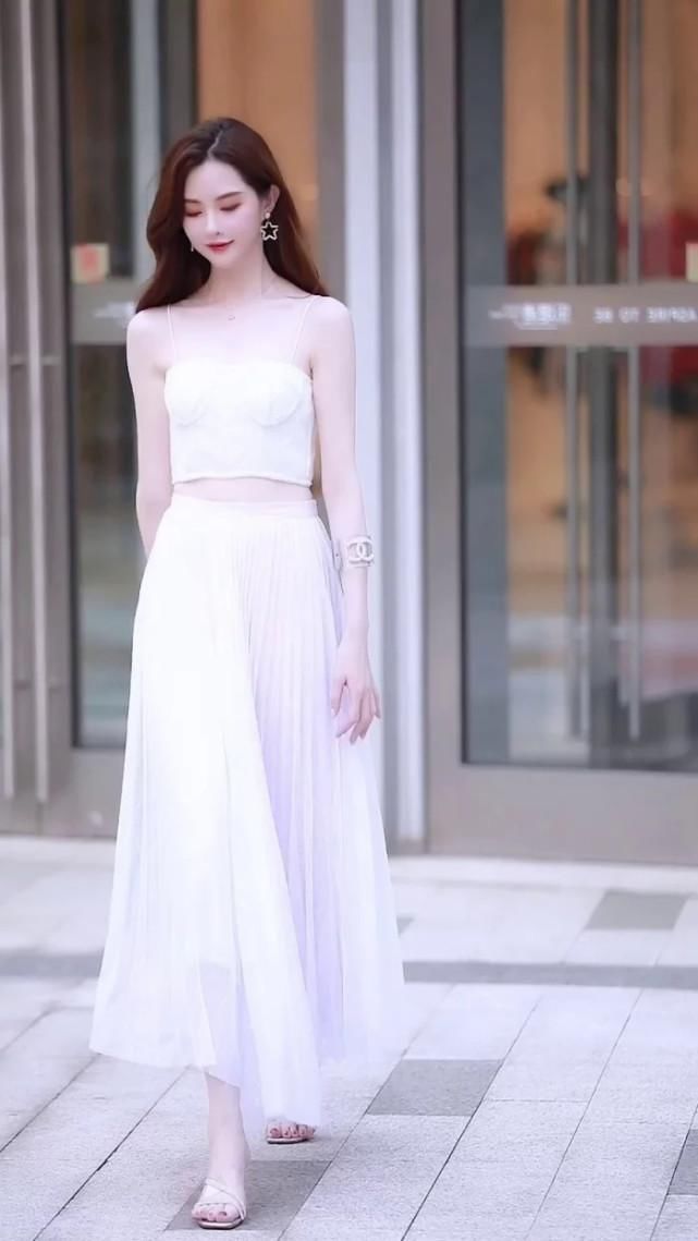  漂亮|模特漂亮，越看越爱，越看越喜欢，白色长裙