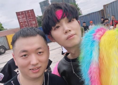  淘汰|新说唱药水哥被淘汰后，放狠话对此人拳脚相加，粉丝：必须打他！