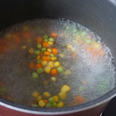 沙拉|蔬菜沙拉和香蕉奶昔