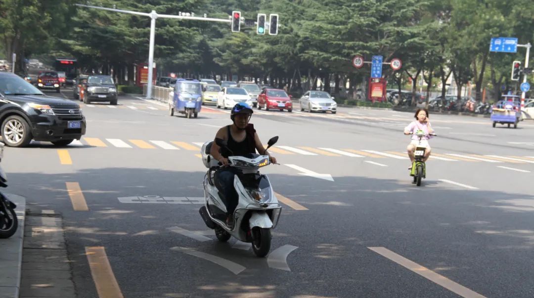 交通|非机动车逆行，不走非机动车道！今天这些人上榜了！