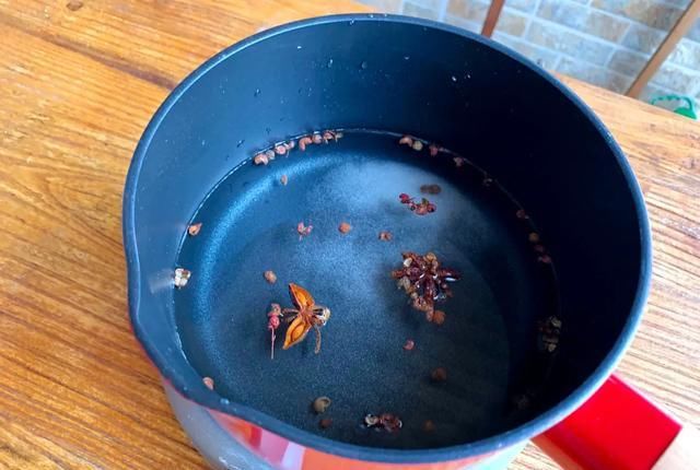  不水|老公下酒菜就爱花生米，不油炸不水煮，几分钟出锅，嘎嘣脆