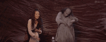 腿短|黄渤节目因腿短抱怨凳子高,脚下被垫两抱枕,同伴却无处安放长腿