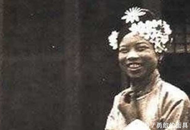 耐人寻味|45岁车夫娶了溥仪的皇妃，恩爱一生，临死前的一句话耐人寻味！