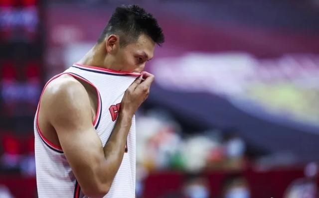  广东|这都吹？广东赢球，裁判却登上热搜，争议性判罚惹质疑