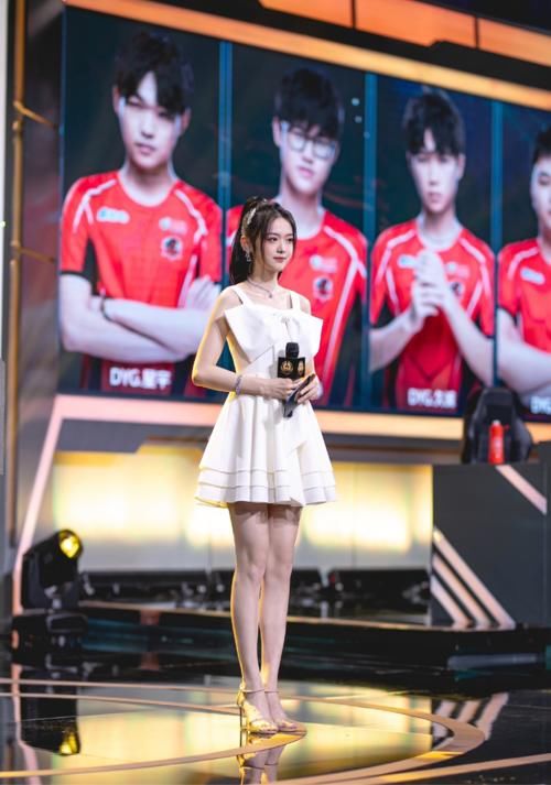  解说|KPL长得漂亮也没用！灵儿因舞蹈抄袭脱粉，为热度与选手炒CP？