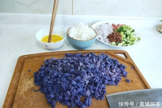 晚餐|今日晚餐绝了!一口饭一口瓜,走红朋友圈,网友:打开新世界