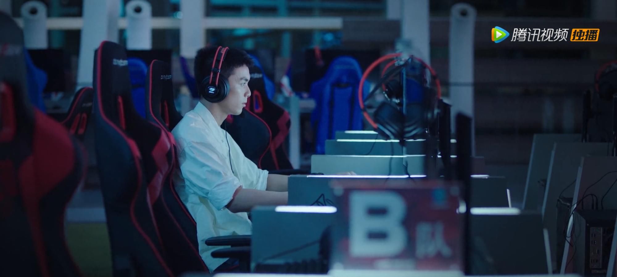  永不|《穿越火线》：鹿晗吴磊热血来袭，坚持梦想永不放弃