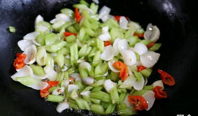  错过|秋天，饮食要以清淡养生为主，这道菜健康又鲜香，大家不要错过