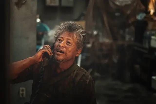  爆棚|口碑爆棚的丧尸神作，续集却大换血，《釜山行2》还是烂尾了！