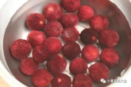  加盐|洗杨梅时，加盐洗就错了，老果农多加这2样，虫卵自己跑出来
