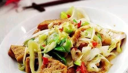 豆瓣酱|美食精选:蒜薹猪头肉、茶树菇炒腊肉、香葱闷豆腐、炖酒香鱼头