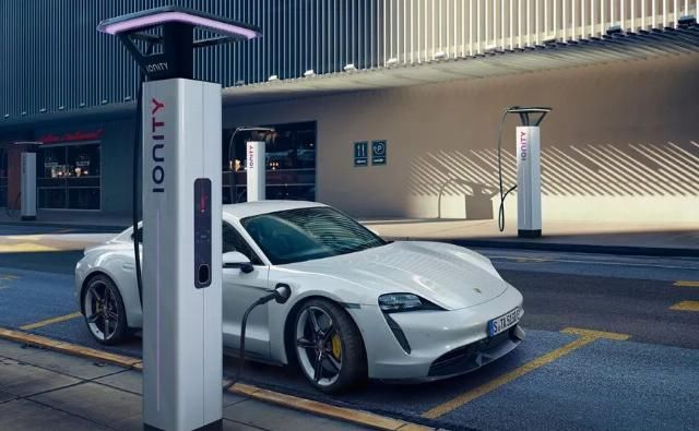  保时捷Taycan|Taycan新增入门版车型，售价竟不足90万，电动的保时捷还纯粹吗？