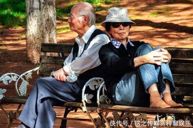 后悔|“要是能重来，我一定让爸妈抱上孙子”，坚持丁克的康辉，后悔了