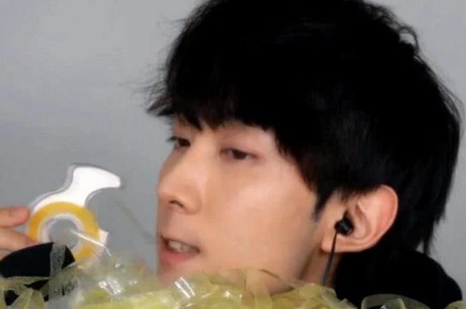 透明|班上还可以吃4种零食,铅笔糖就算了,透明奶茶又是什么魔鬼